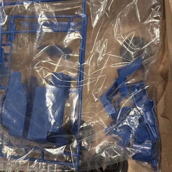 VTG MPC 1:16 Ford Cobra 427 Plastic Model Kit - new not put together  - open box - Picture 9 of 10